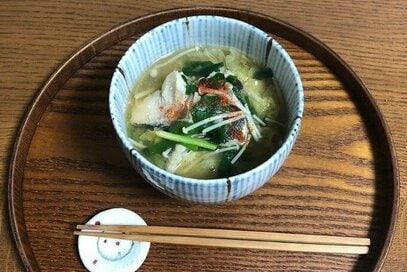 72歳、ひとり暮らし料理家の「リアルな食事」。夕食は17時、冷凍ストックで調理は最小限に