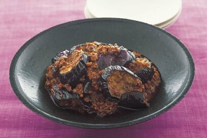 ピリ辛ソースでご飯が止まらない「麻婆ナス」レシピ。とろとろじゅわ～な揚げナスが激ウマ