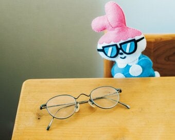 コンタクトをやめてメガネに。月1万円の節約で目も疲れない