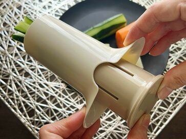 スリコの「野菜スティックカッター」が550円なのにすごい！ただ、少し気になったのは…