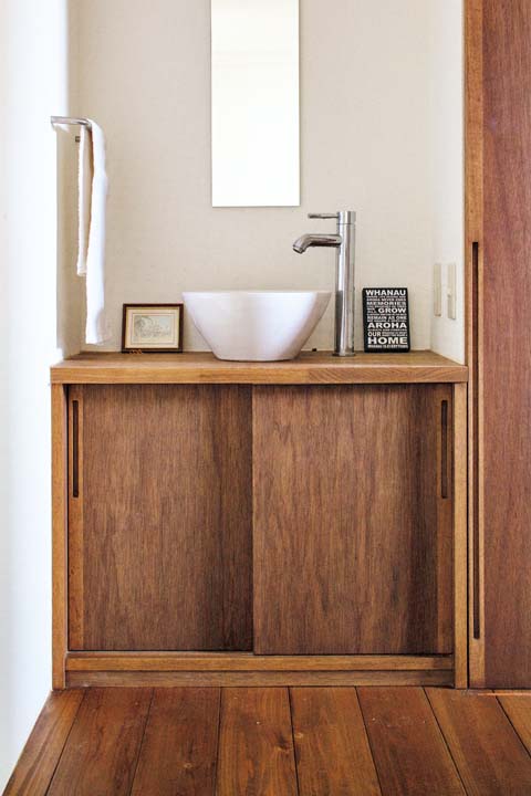 ラワン合板の収納扉