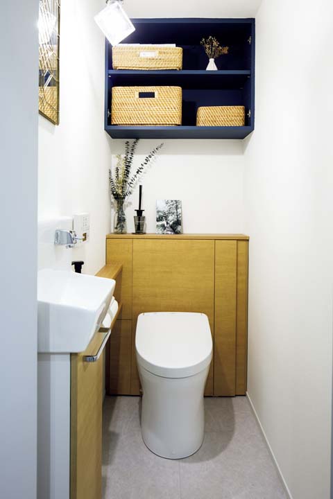 トイレ上部のオープン棚