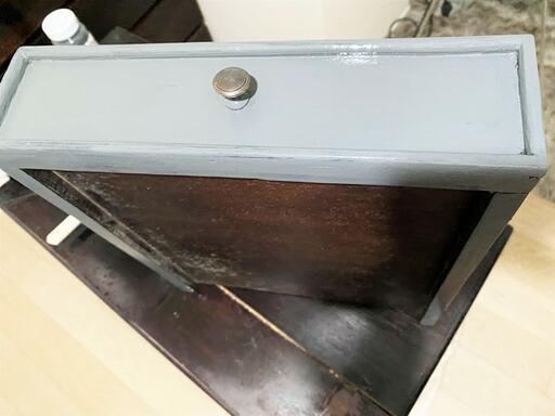 引き出しは表面と両サイドを塗装