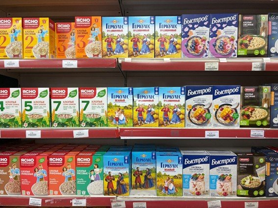 海外スーパーの商品棚