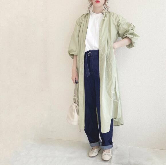 デニムと白Tを合わせたコーデ