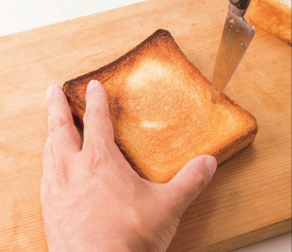 トーストに包丁