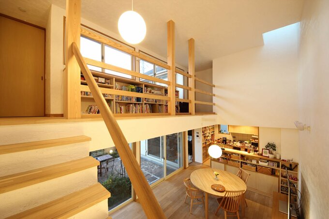 吹き抜けの北側にはトップライト