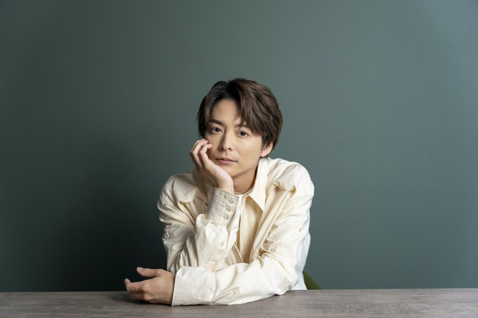 小池徹平さん緑背景