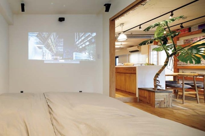 プロジェクターを設置した寝室