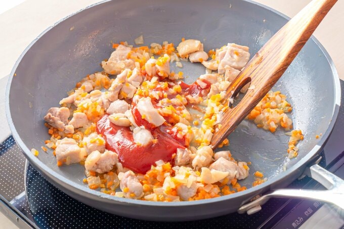 ケチャップを加える