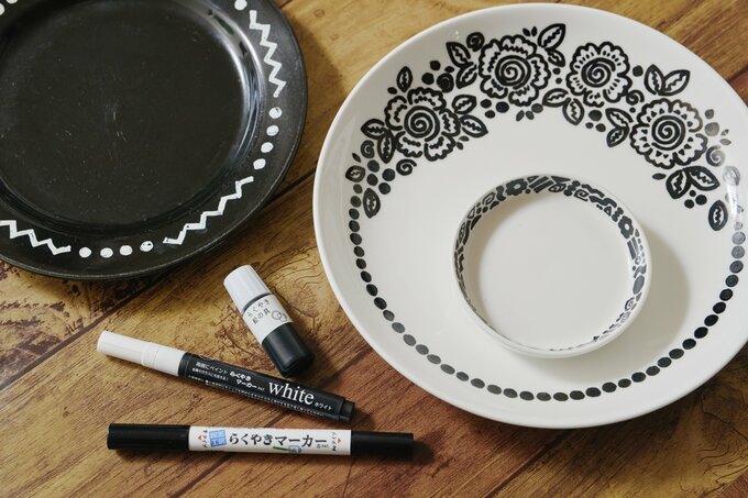 100円ショップの皿に自分で絵付けすることで、ブランド物のような高級感に！