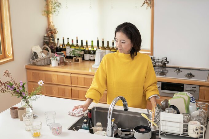 とくに休日は家族の使ったコップがキッチンカウンターに溜まりがち