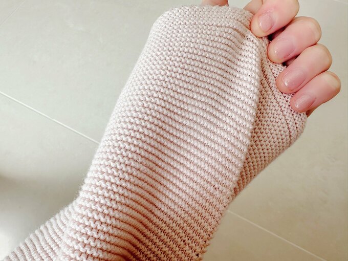 セーターの袖口