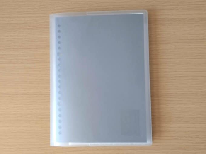 ルーズリーフとホルダー