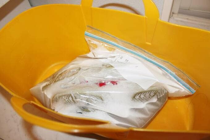 ジッパーつきバッグに上履き