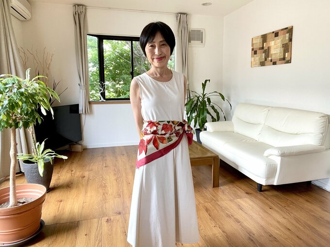 三角形に折ってスカーフをまくライフさん