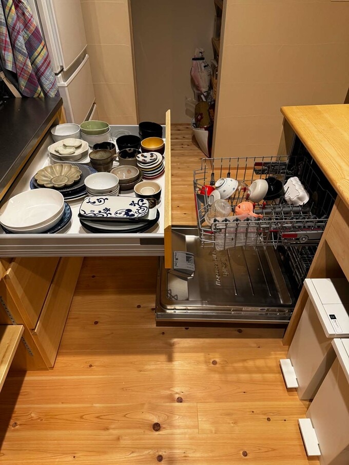 食洗機と食器の収納場所