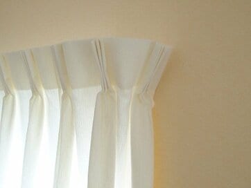 家の中の「冷え」を軽減するコツ。カーテンのちょっとした工夫と、お金をかけずにできる方法