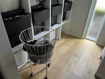 洗濯家事がラク、ランドリールーム横に家事室（家族の衣類ロッカーつき）がある家