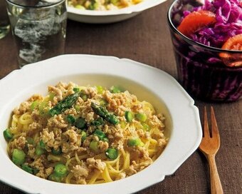 笠原将弘さん考案「アスパラの塩ミートソースパスタ」献立。鶏ひき肉と塩で仕上げた進化系ソースに感動
