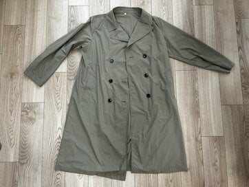 無印良品「撥水トレンチコート」が超使える。雨の日はレインコート代わりに