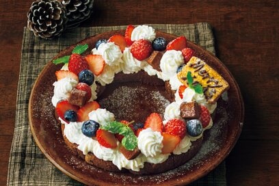 市販品でつくる、華やかクリスマススイーツ。土台はロールケーキだから失敗なし／山本ゆりさんレシピ