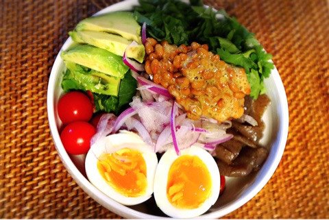 細かく刻んだ生野菜でスタート