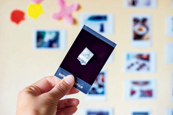 裏にマスキングテープを丸めてはっています。