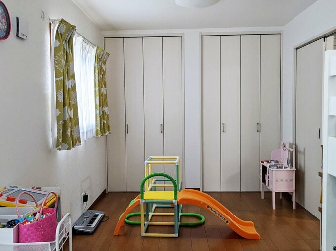 10畳一間の子ども部屋と遊具