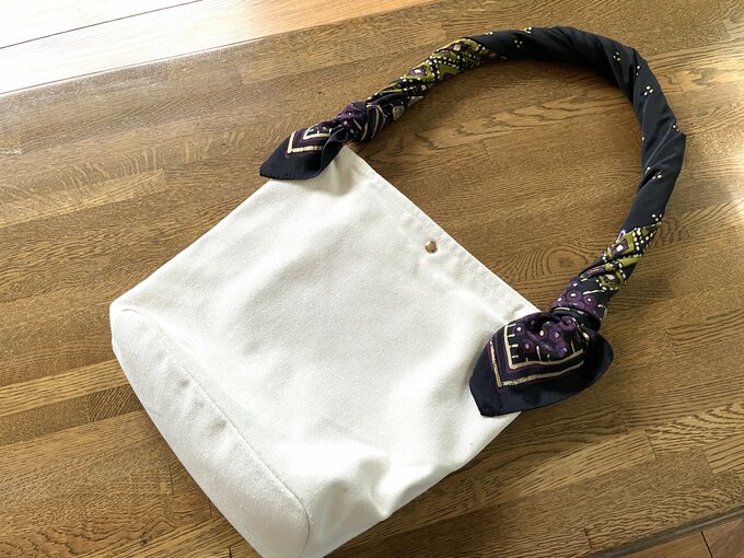 スカーフのバッグアレンジ