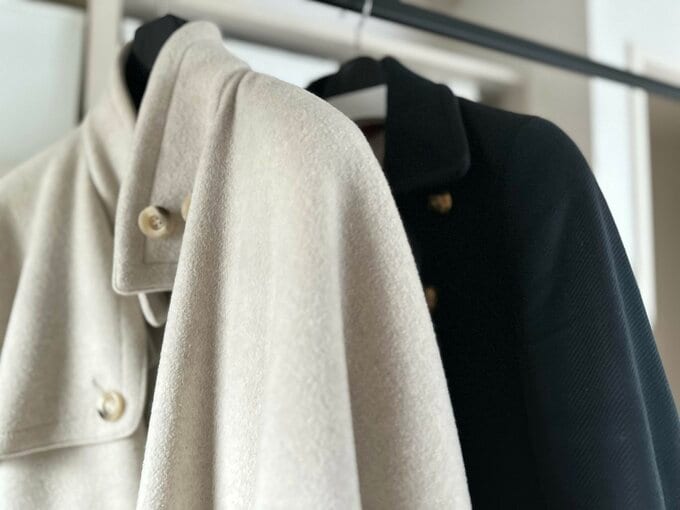 白と黒のアウター