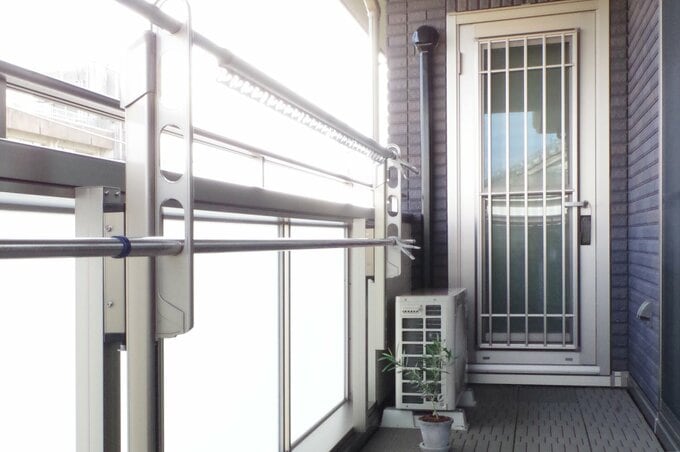 ベランダから見た勝手口