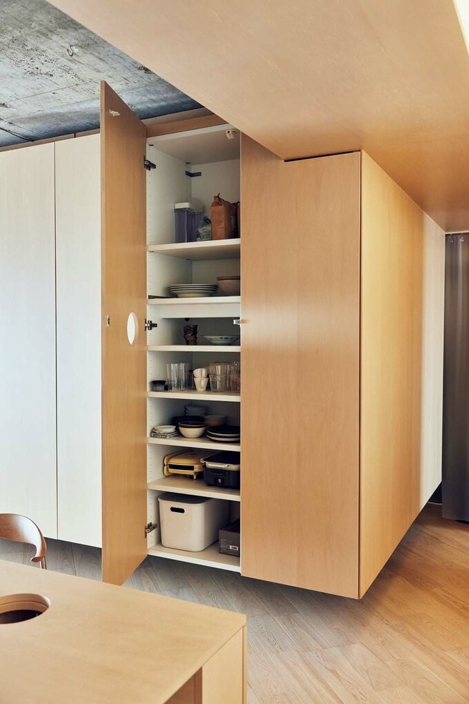 食器を収めた収納棚