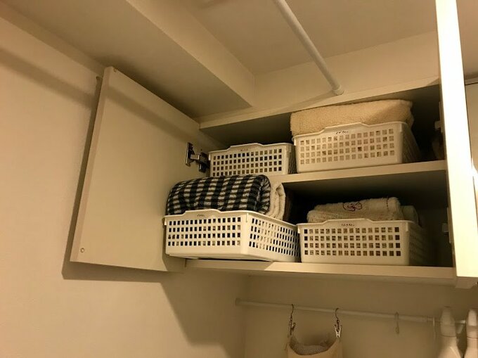 高い位置にあって使いにくい棚は、プラカゴを活用