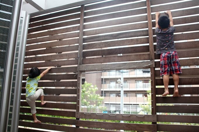 フィールドアスレチックの遊具にも使われるイタウバ