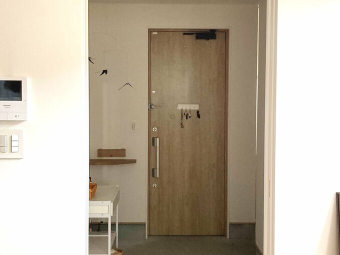 玄関とLDKの間には扉