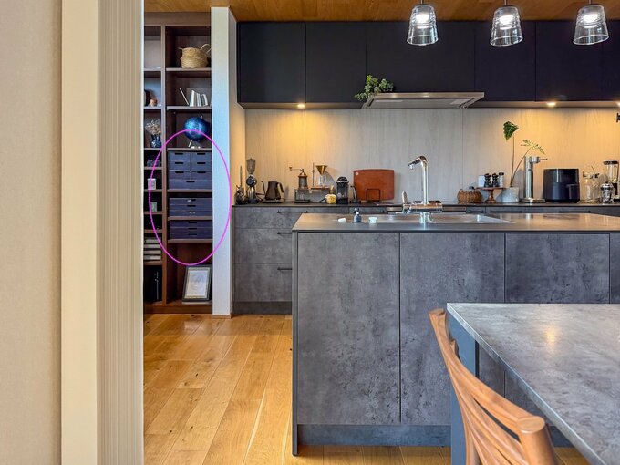 リビングから見た収納