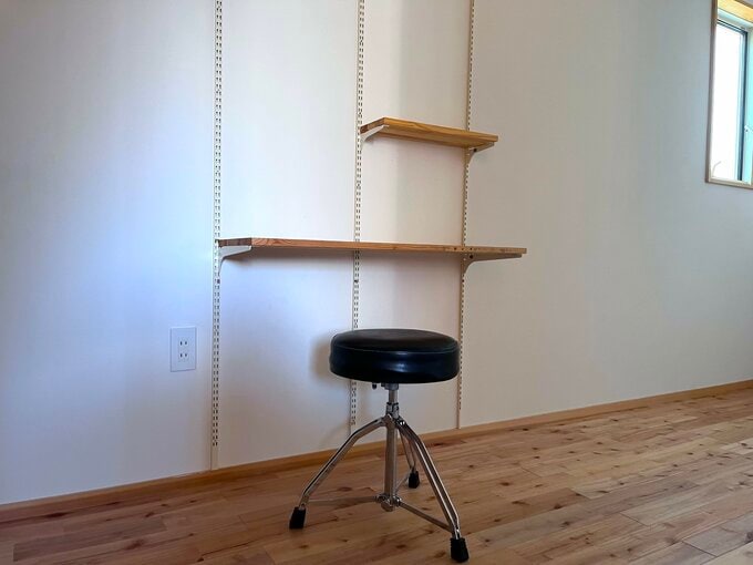 稼働棚のデスク