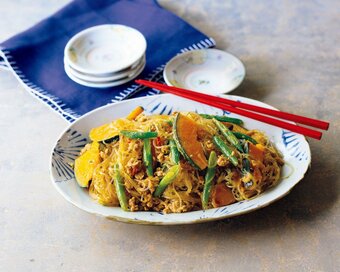 ゴマの風味が芳しい韓国風春雨炒め。ボリューミーでご飯もすすむ
