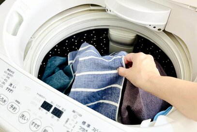 日なたに干しっぱなしはNG！意外と知らない「正しい夏の洗濯術」で、黄ばみ・においもスッキリ