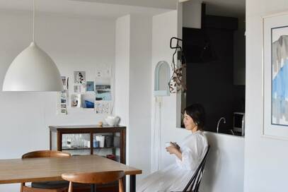 子どもの作品がすっきり片づく方法。「壁に貼る」と捨てやすくなる