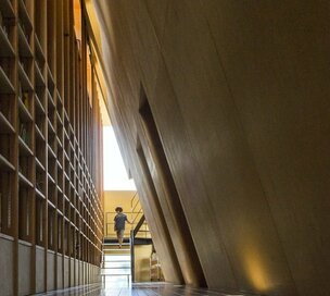 【注文住宅事例】家族と育む書棚！三角形「ライブラリーコリドー」のある家