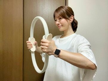 スリコの運動アイテムで簡単おうちジム。550円なのに二の腕、足にも使えて超優秀！