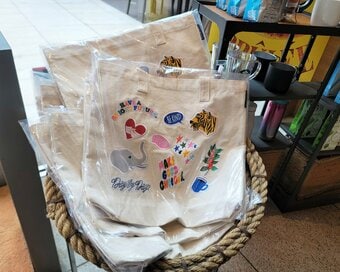 スターバックスの「新作グッズ」がかわいすぎて歓喜。大容量トートバッグが狙い目