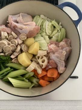 体にやさしい鶏野菜スープ。雑穀はそのまま投入でOK