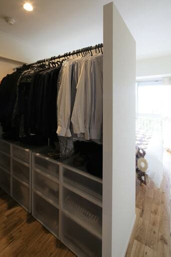 扉なしウォークインクローゼット