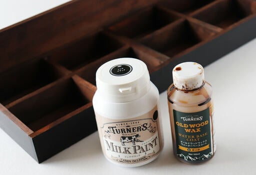 ウッドトレイができ上ったら全体をペイントする