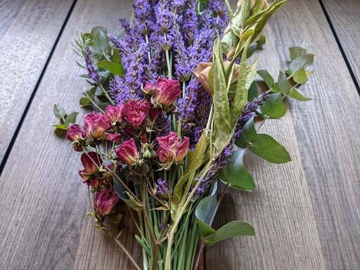 花材は下に置くものを長くする