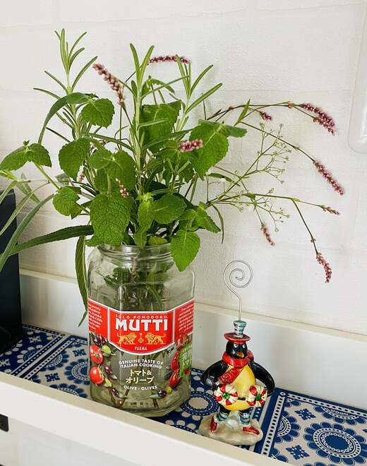 野草を飾っている