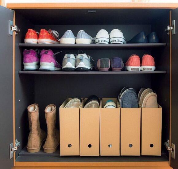 靴収納に書類ケース